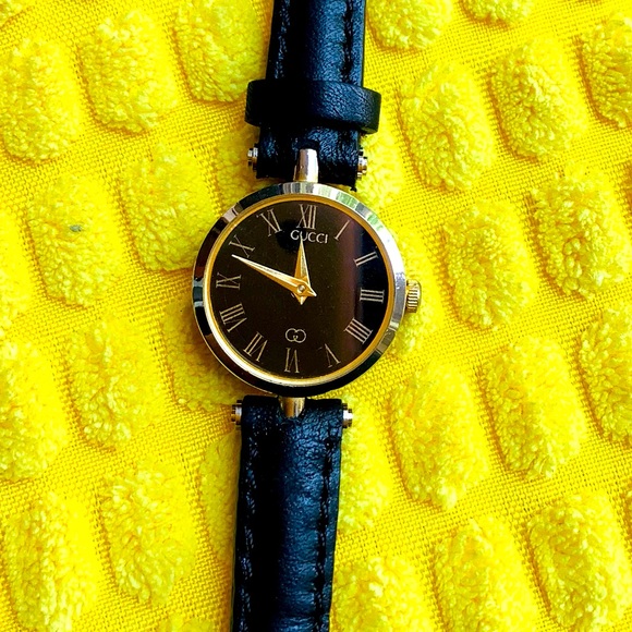 Authentic GUCCI watch ❤️ SO CUTE💖 - Picture 12 of 13